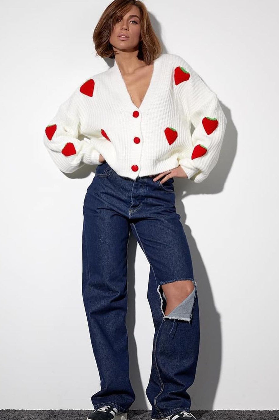 Erdbeer-Applikation Grobgestrickter Pullover