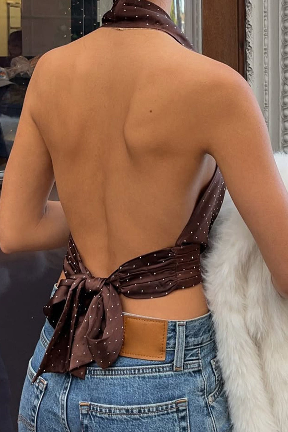 Haut court dos nu à bretelles nouées avec blocs de couleurs à pois