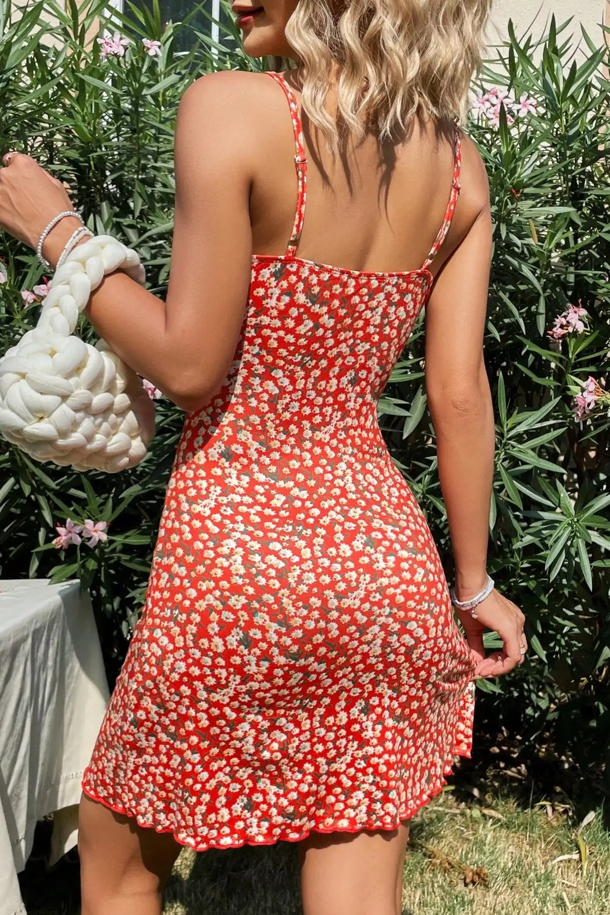 Vestido Floral Rojo Estampado con Tirantes Elegante
