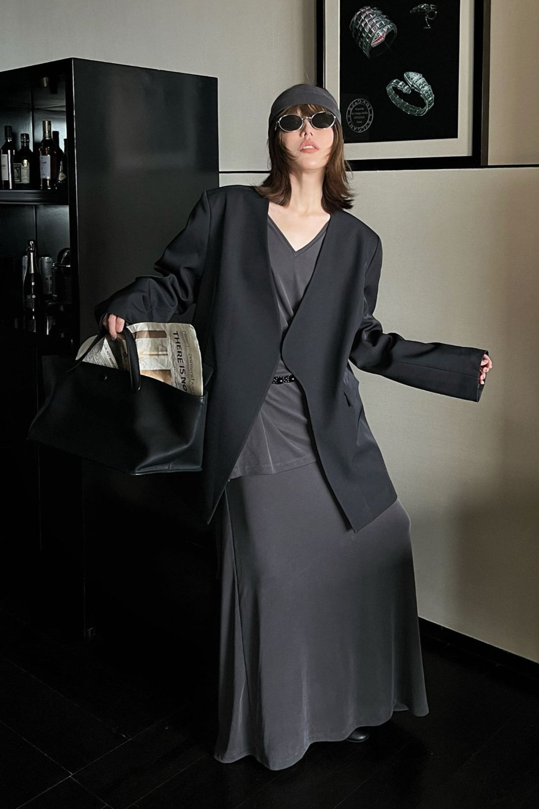 Přehnaně velké černé neformální sako