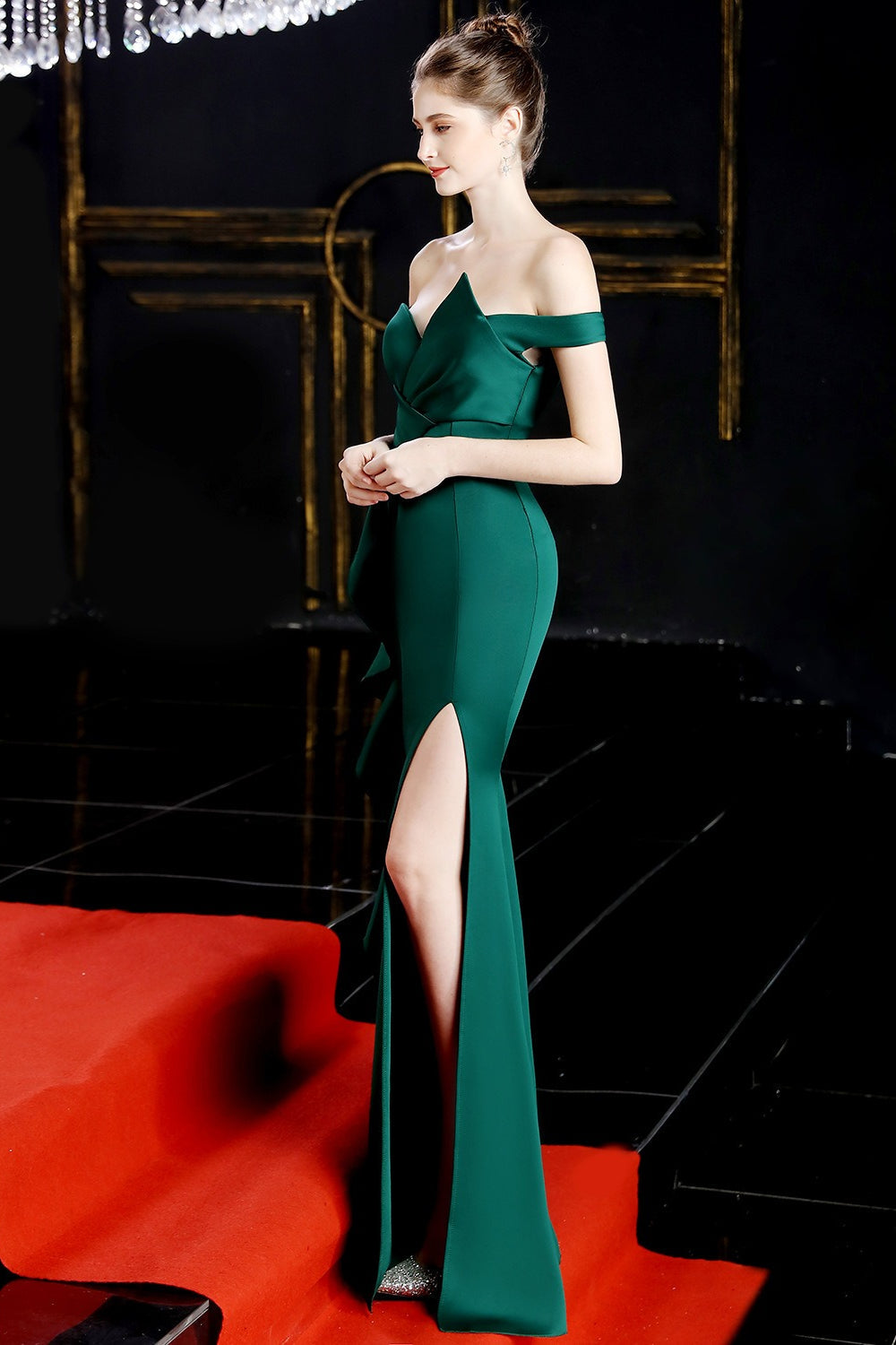 Abito lungo da festa a sirena con spalle scoperte e spacco