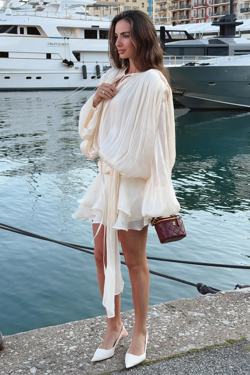 Abito corto con maniche a lanterna in chiffon, fiocco e volant