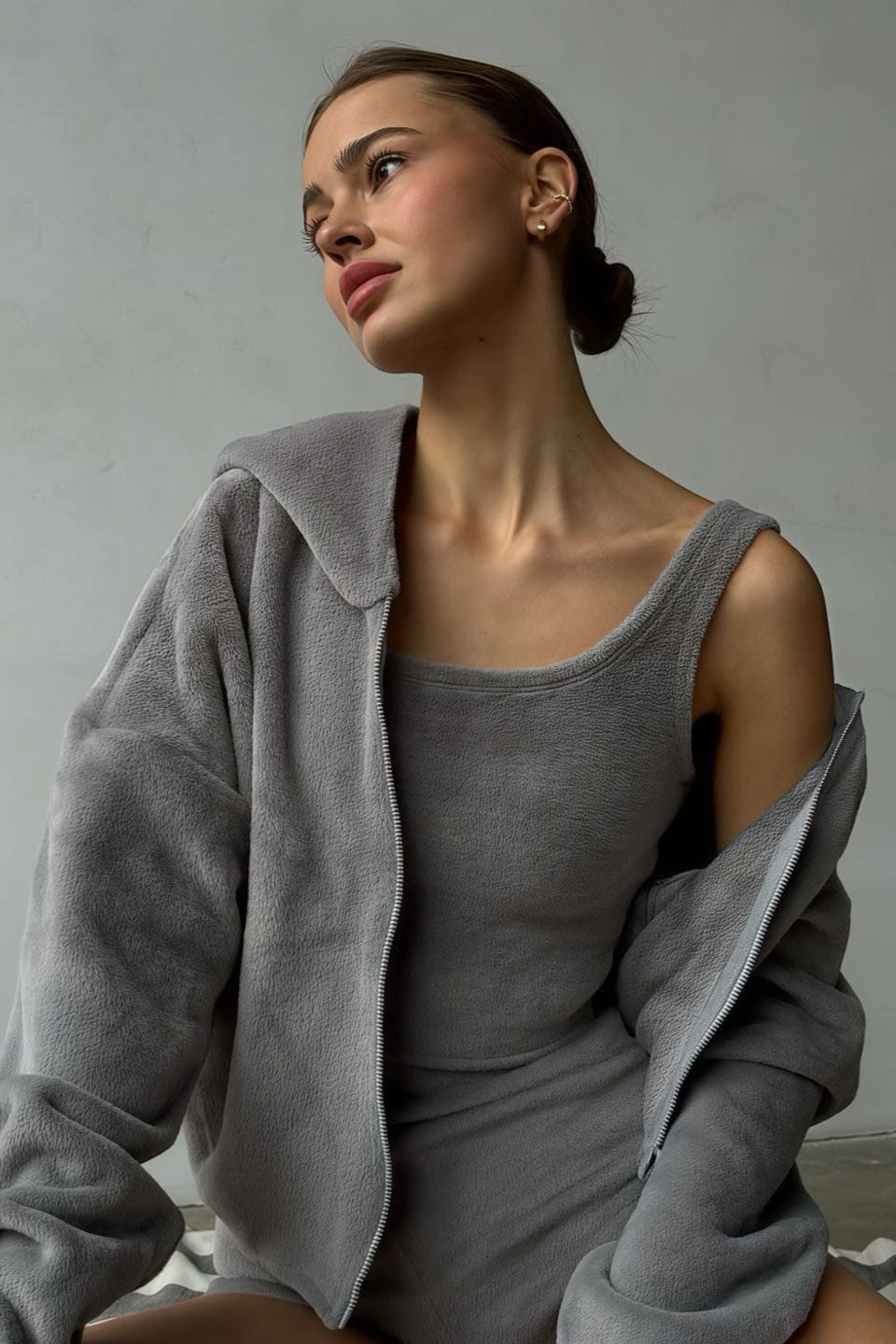 Conjunto de tres piezas: chaleco de punto sólido y suave