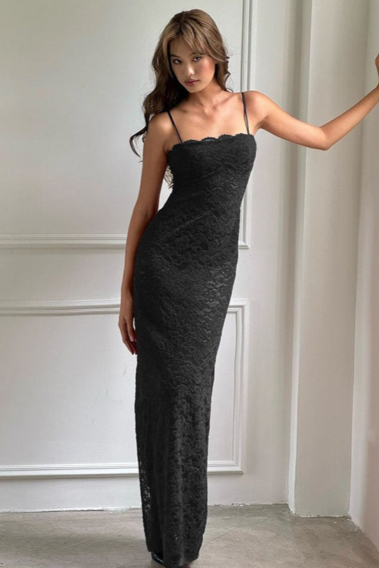 Vestido largo ajustado y sexy con tirantes finos y recortes de encaje