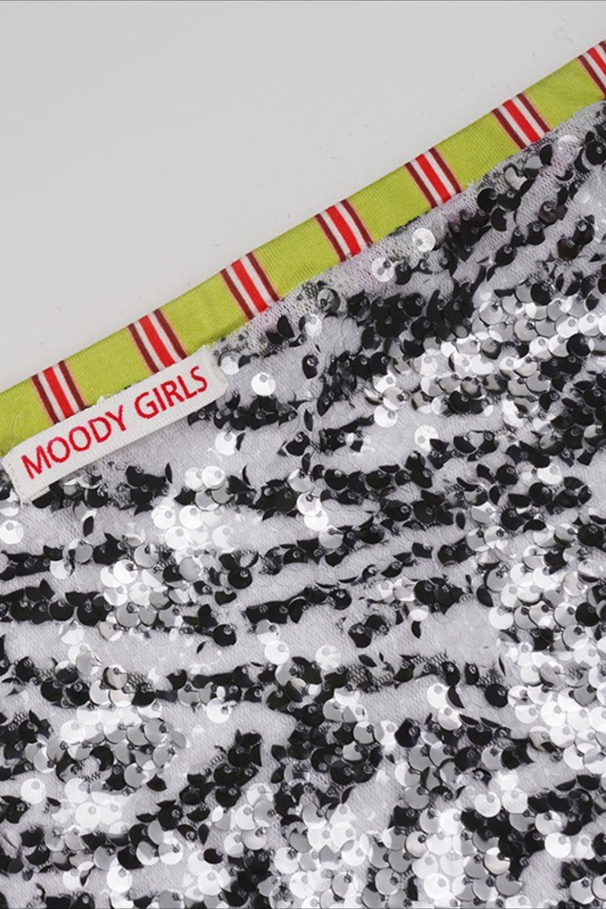 Saia Bodycon com Patchwork de Renda, Paetês e Estampa de Zebra