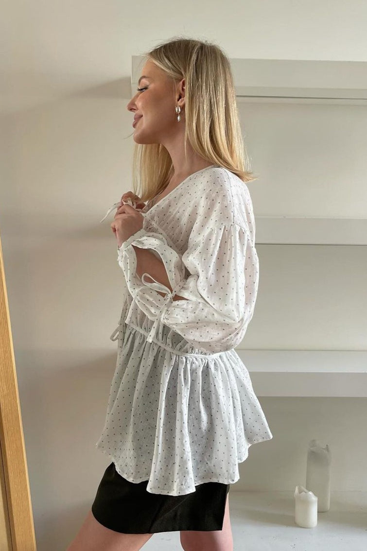 Haut court ample à manches longues avec col en V et lien