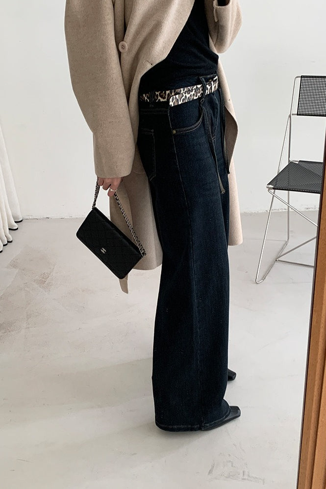 Jednobarevné silné džíny s vysokým pasem a rovnými nohavicemi