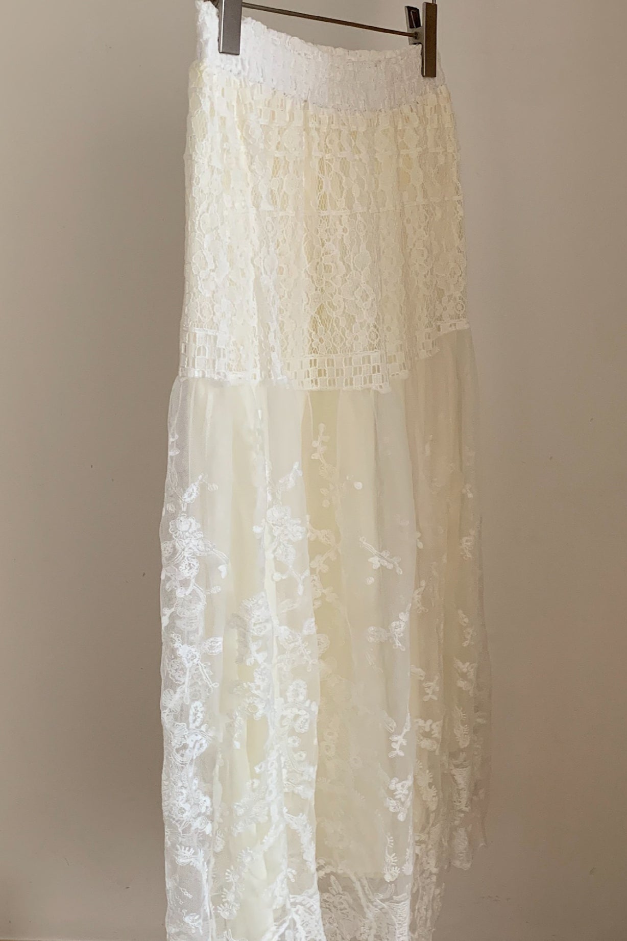 Volná krajková sukně ve vintage stylu do áčka