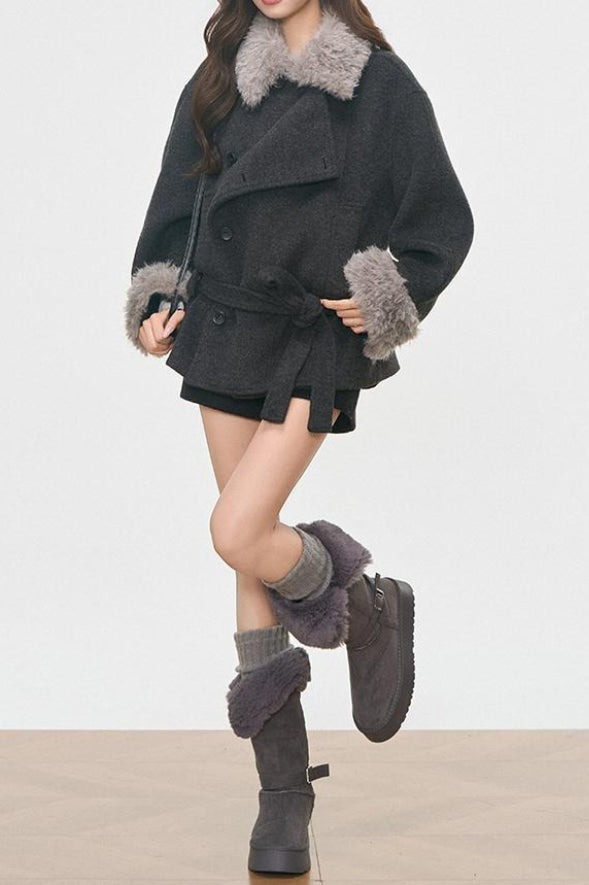 Abrigo corto de lana con cuello y puños de piel vintage