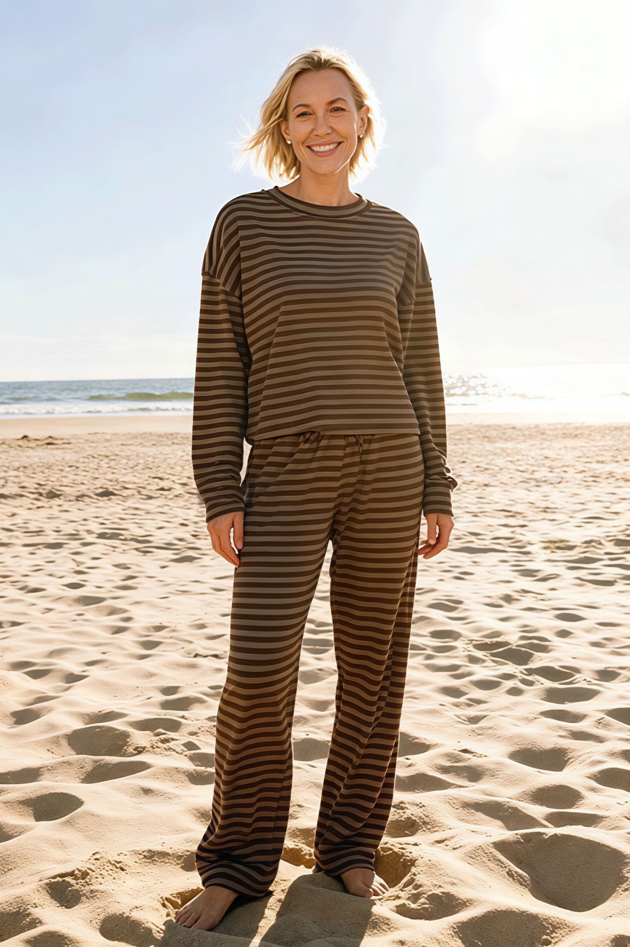 Completo a due pezzi con girocollo a righe e coulisse