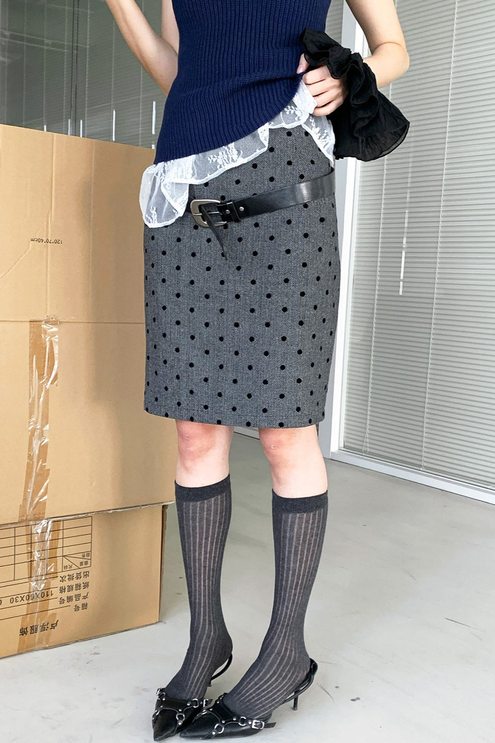 Gonna midi aderente a vita alta con pois floccati