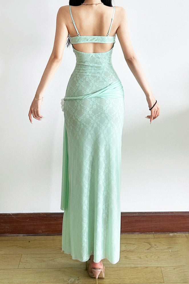 Abito lungo a canotta con vita stretta, rete di pizzo e fiori tridimensionali