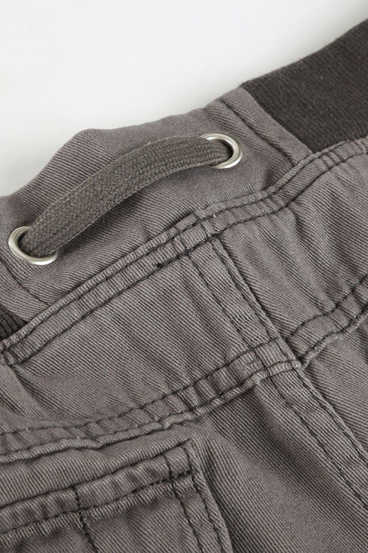 Jean patchwork à fines bretelles audacieuses