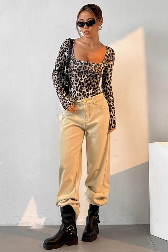 Bluse mit quadratischem Ausschnitt und Leopardenmuster