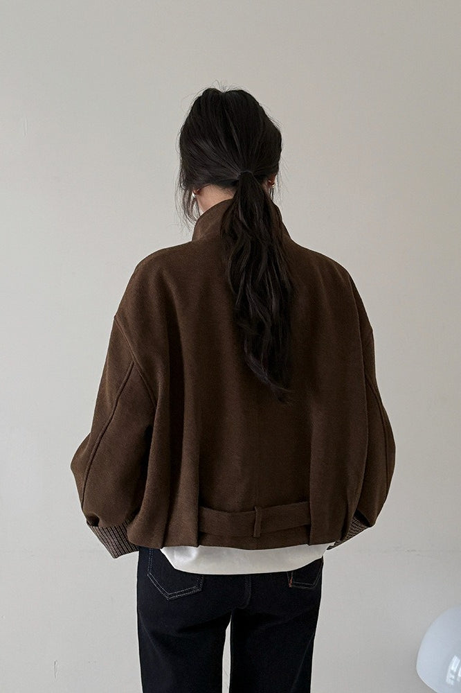 Abrigo de lana con cuello alto, piezas a cuadros y puños cortos