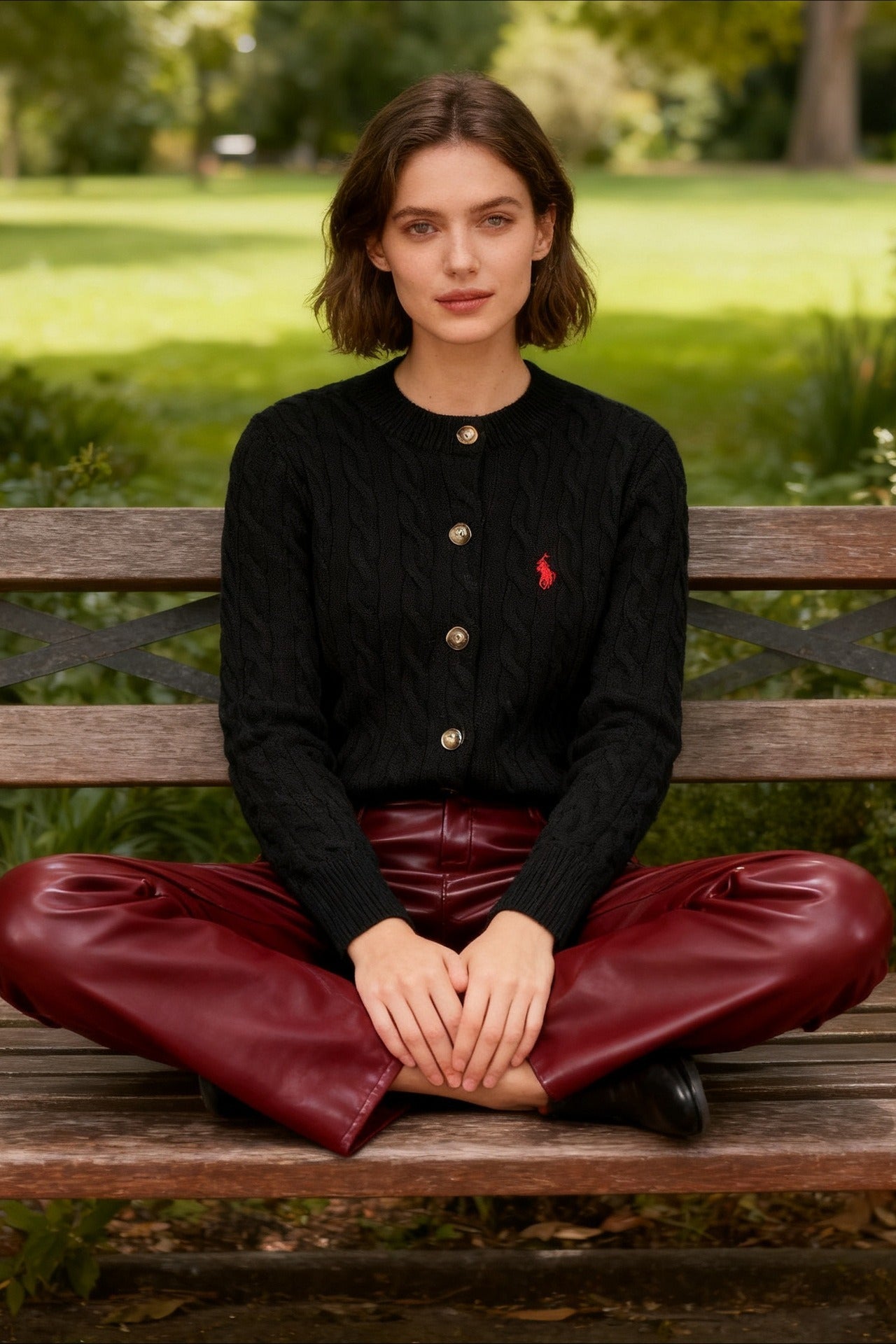 Cárdigan de lana con cable bordado