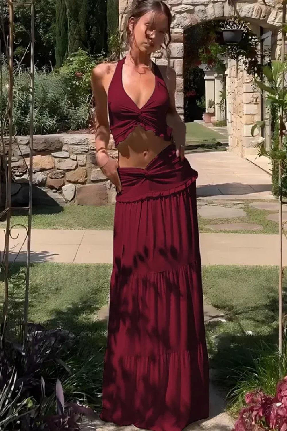 Šaty bez rukávů s překříženým zavazováním na krku ve stylu boho