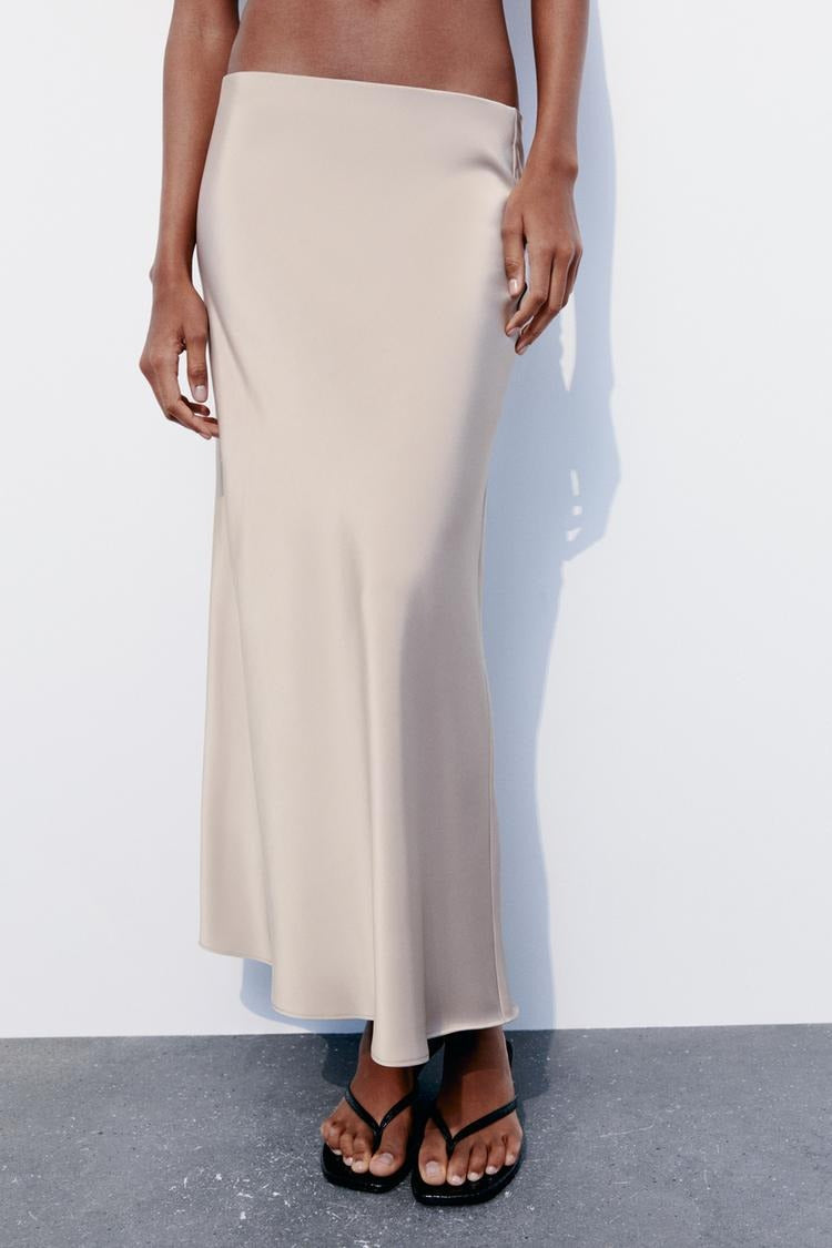 Schlanker hoher Taillenrock aus Satin mit geradem Schnitt in Midi-Länge