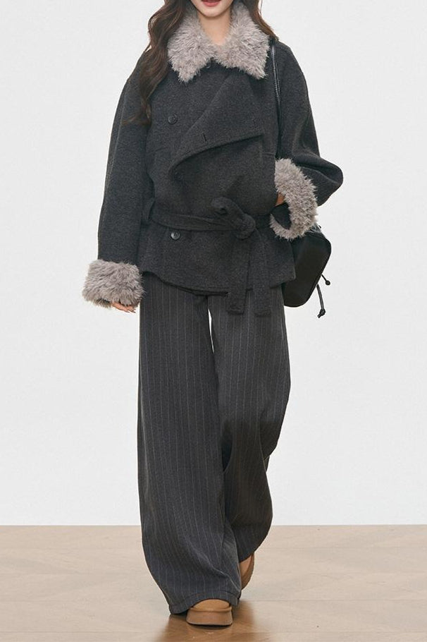 Abrigo corto de lana con cuello y puños de piel vintage