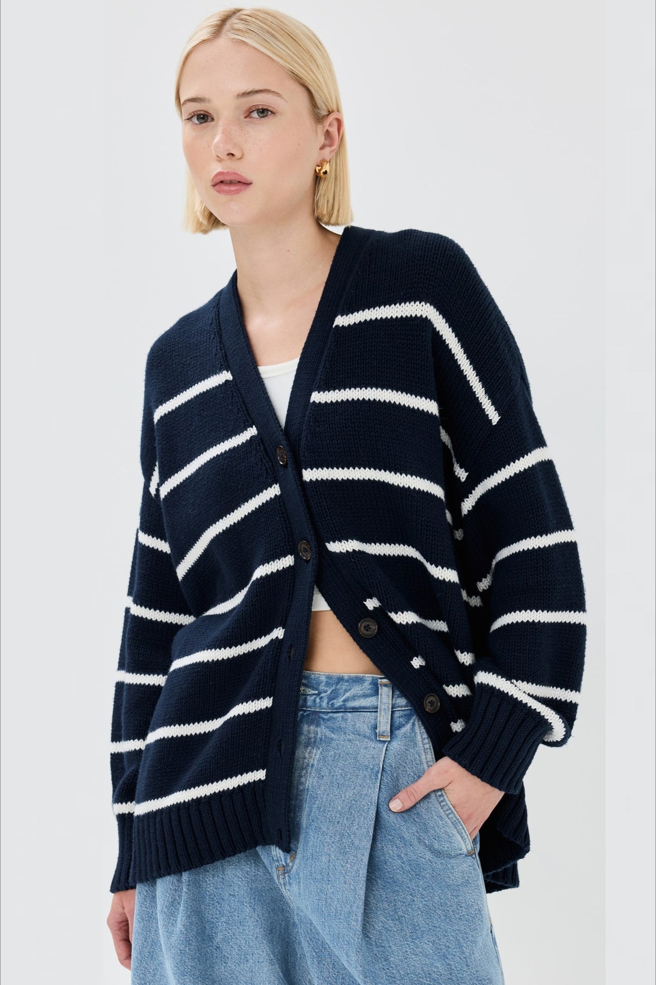 V-Ausschnitt gestreifter Baumwollpullover