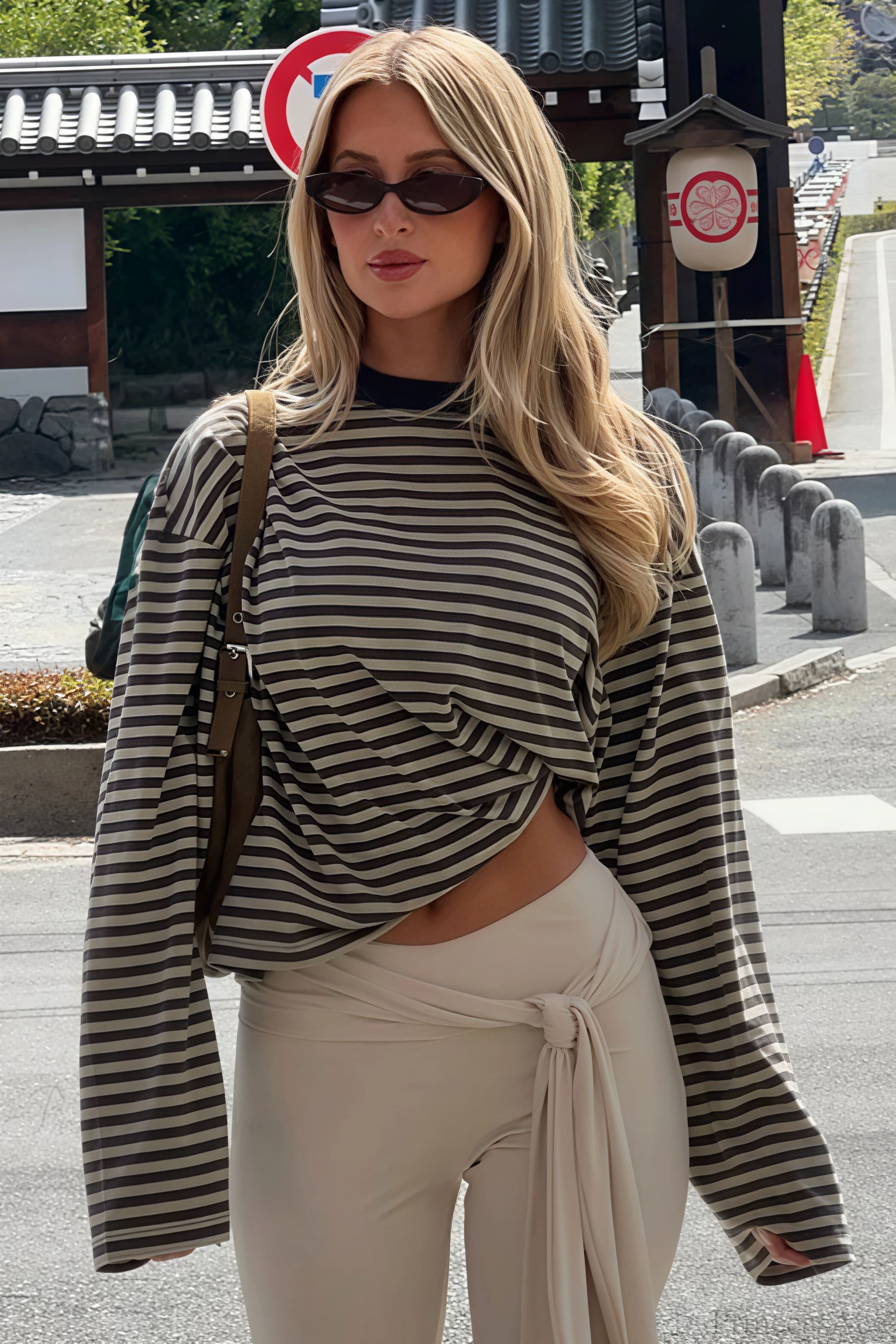 Camiseta holgada de manga larga con cuello redondo y bloques de color a rayas