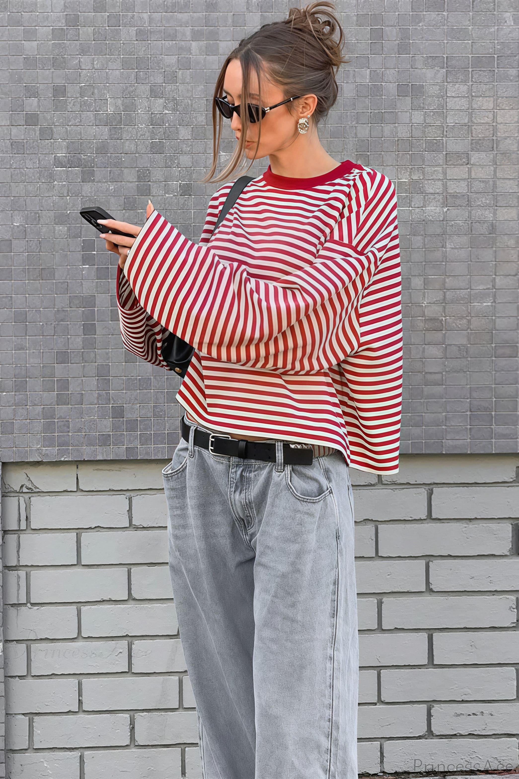 Camiseta holgada de manga larga con cuello redondo y bloques de color a rayas