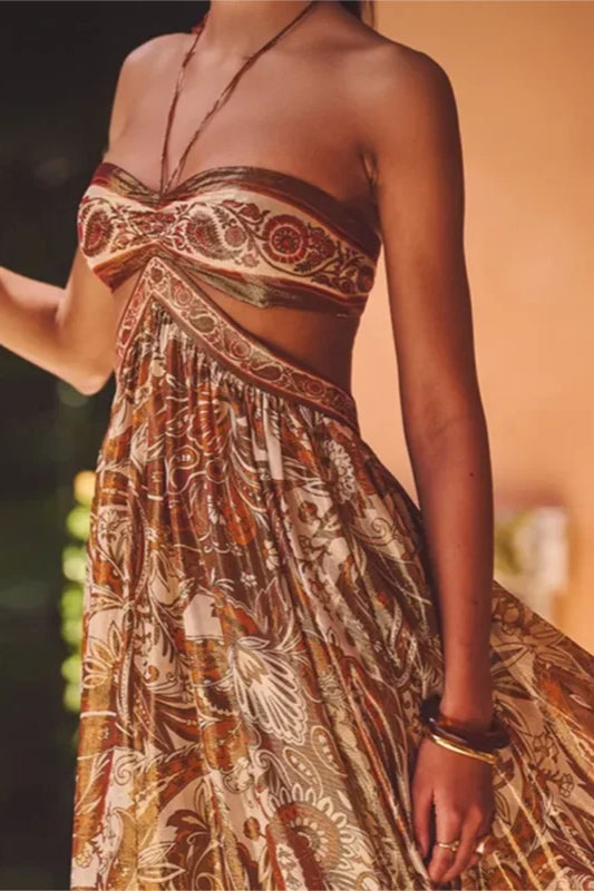 Trägerloses, geschnürtes, plissiertes Kleid im Bohème-Stil