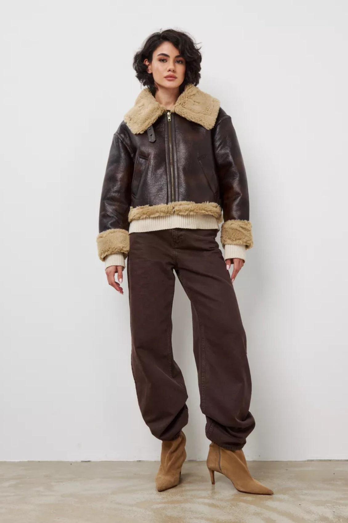 Manteau court vintage à col en fausse fourrure