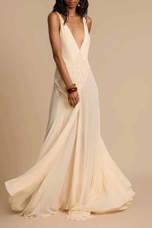 Robe bohème à encolure en V profonde avec empiècements en dentelle