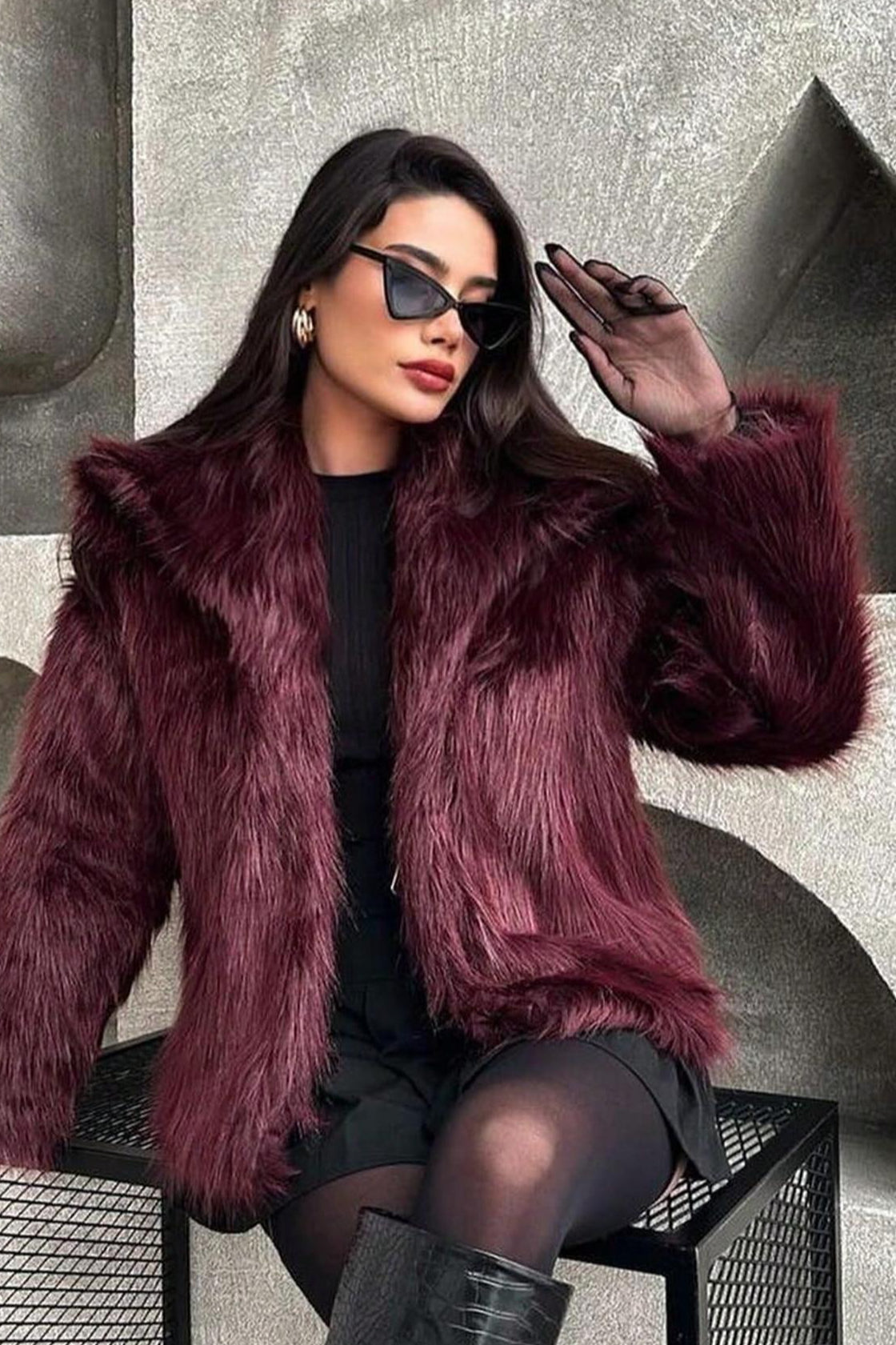 Weicher einfarbiger Kunstpelz warmer Mantel mit Kragen und Schlitz