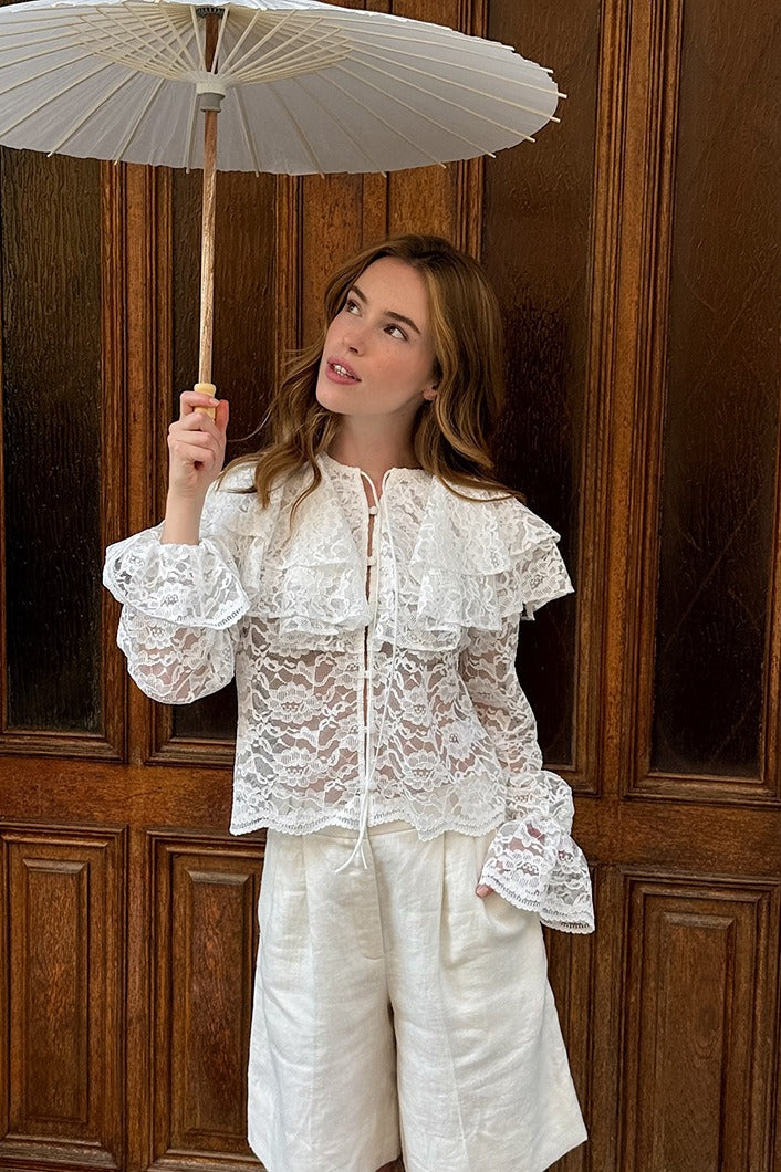 Vintage-Spitzenbluse mit langen Ärmeln und Rüschen