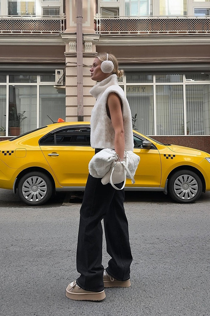 Colete com Gola Alta em Pelo Sintético de Cor Sólida