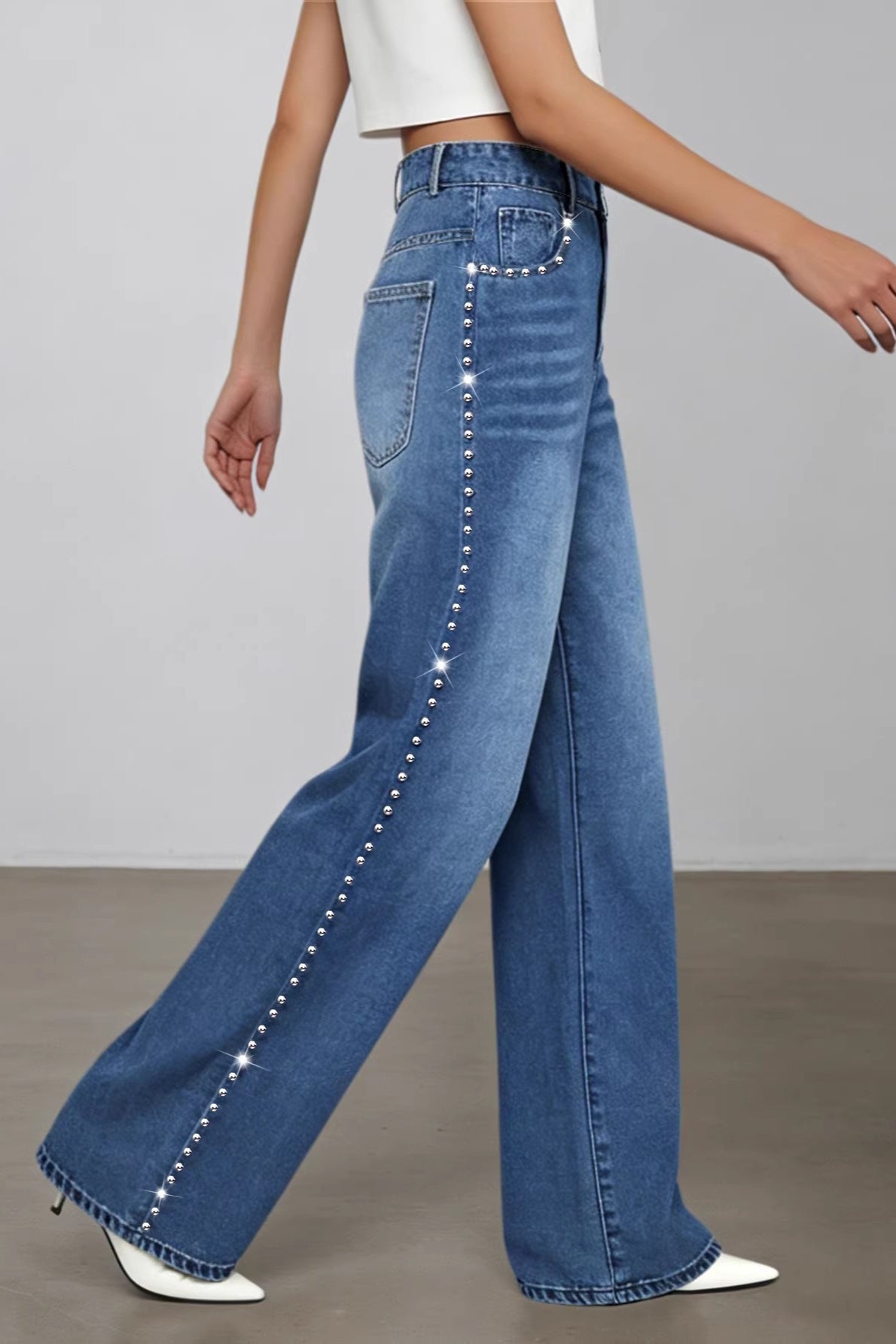 Jeans Lavado com Miçangas Cintura Alta e Perna Reta