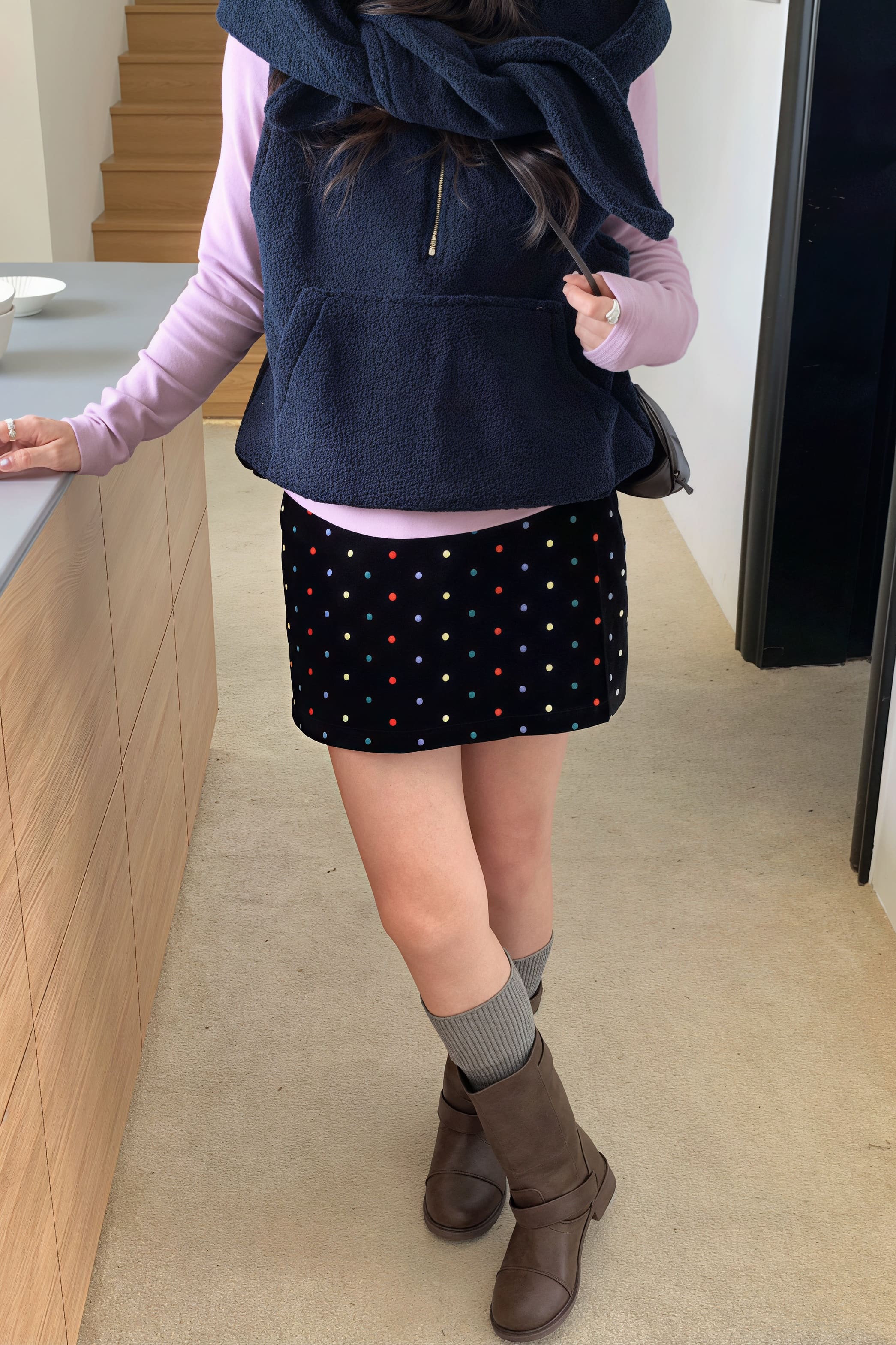 Modischer bestickter Samtrock mit Tupfenmuster