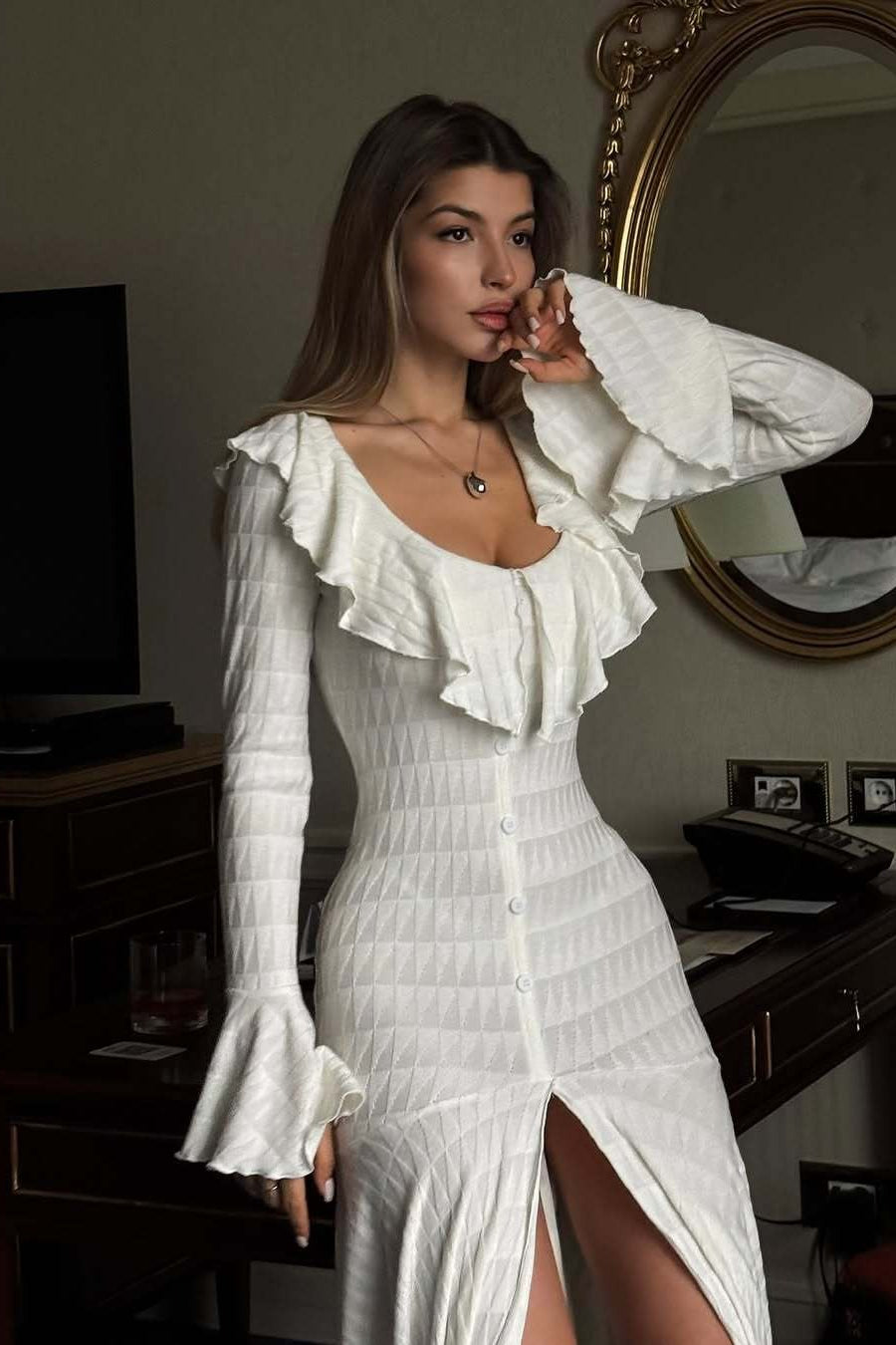 Weißes Kleid im Boho-Stil mit Stufenrock und Fischschwanzsaum