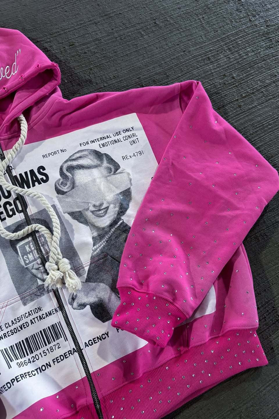 Moletom Street com Capuz, Blocos de Cor e Strass