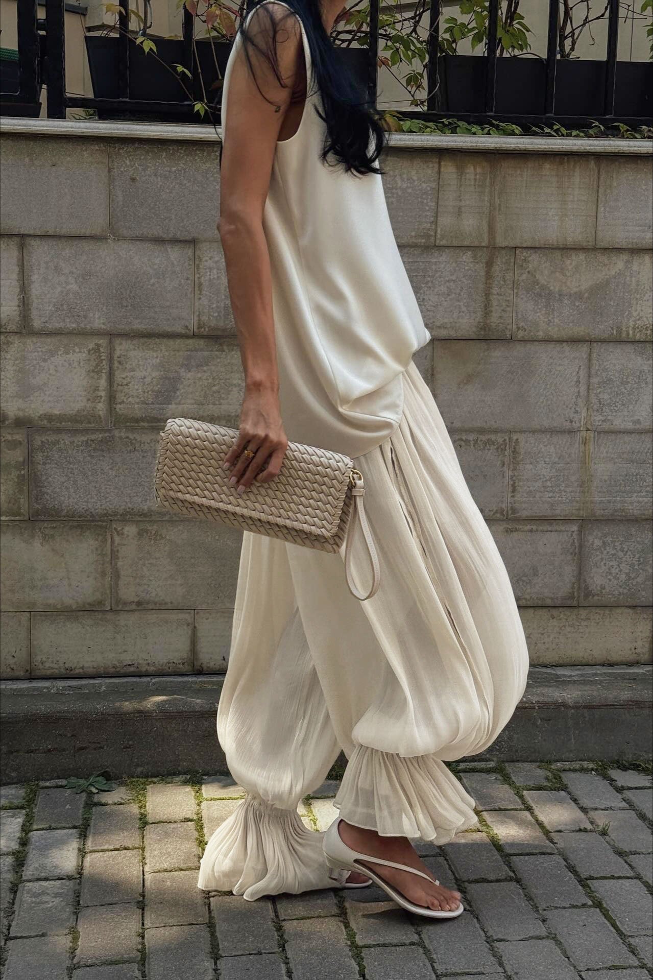 Pantalon décontracté chic à chevilles bouffantes structurées