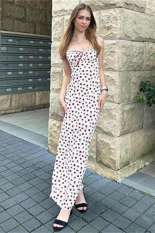 Robe fleurie à bretelles fines en dentelle délicate