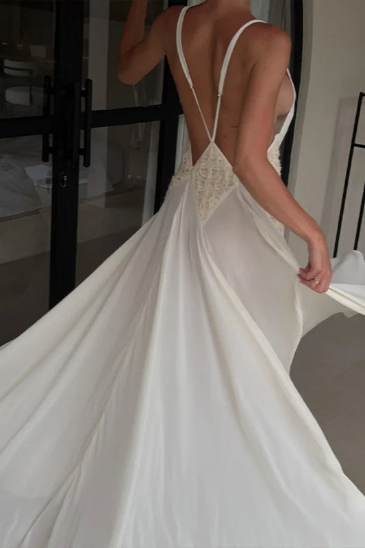 Šaty bez zad s výstřihem do V ve stylu boho