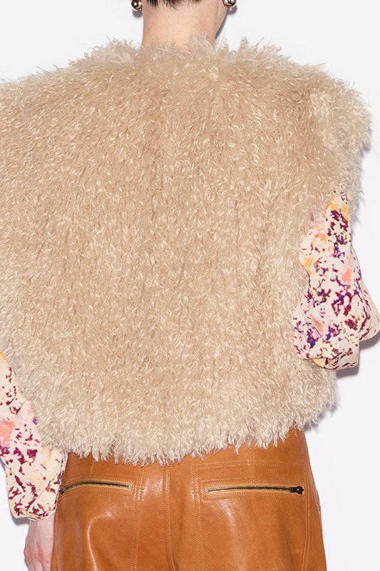 Chaleco con cuello de piel vuelta y espalda descubierta tipo halter