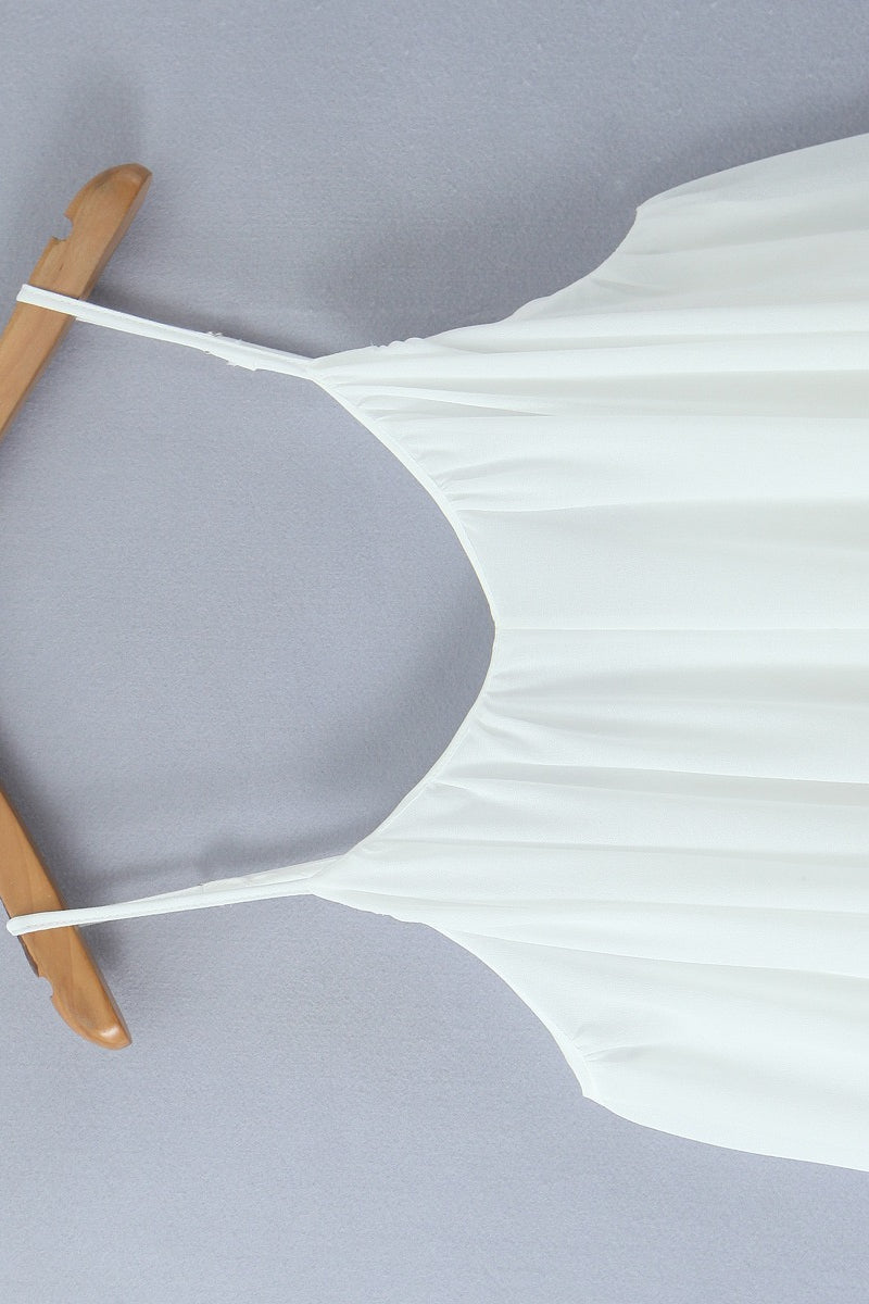 Solides, plissiertes, fließendes Mini-Trägerkleid