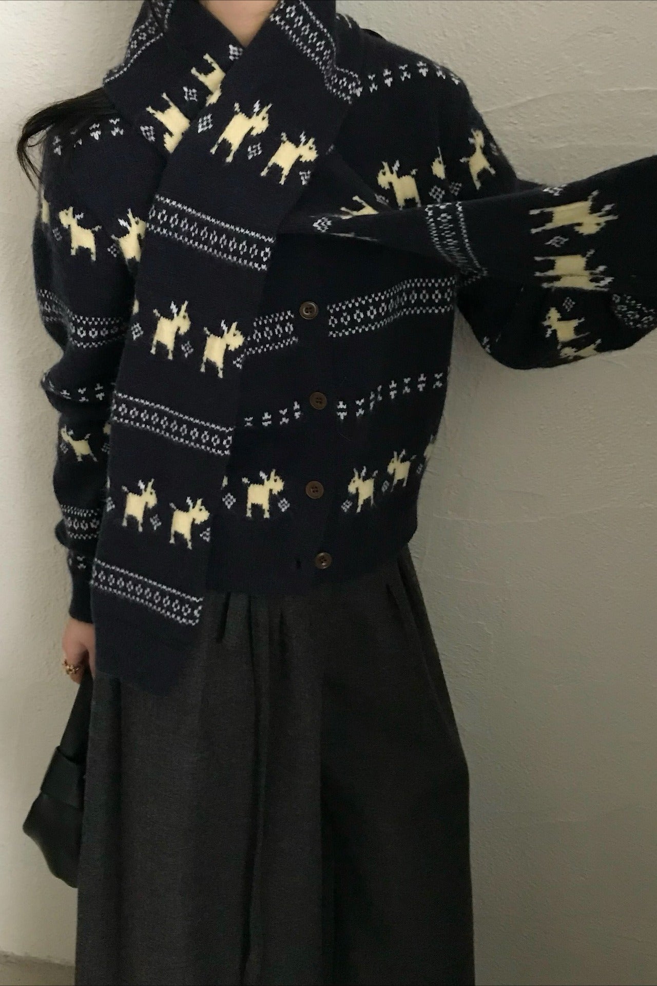 Cardigan tricoté à pompons