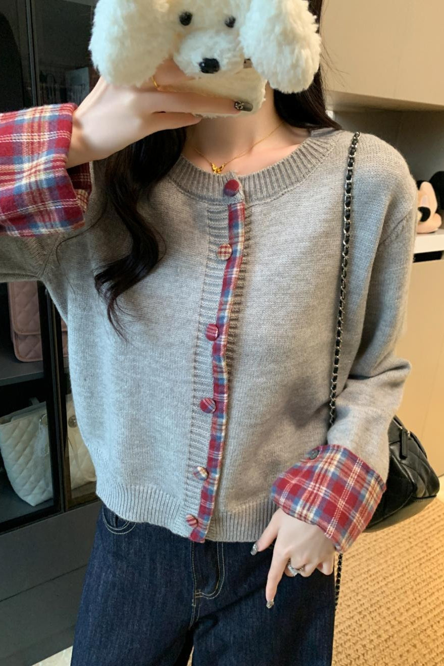 Cardigan a girocollo a quadri rossi con contrasto