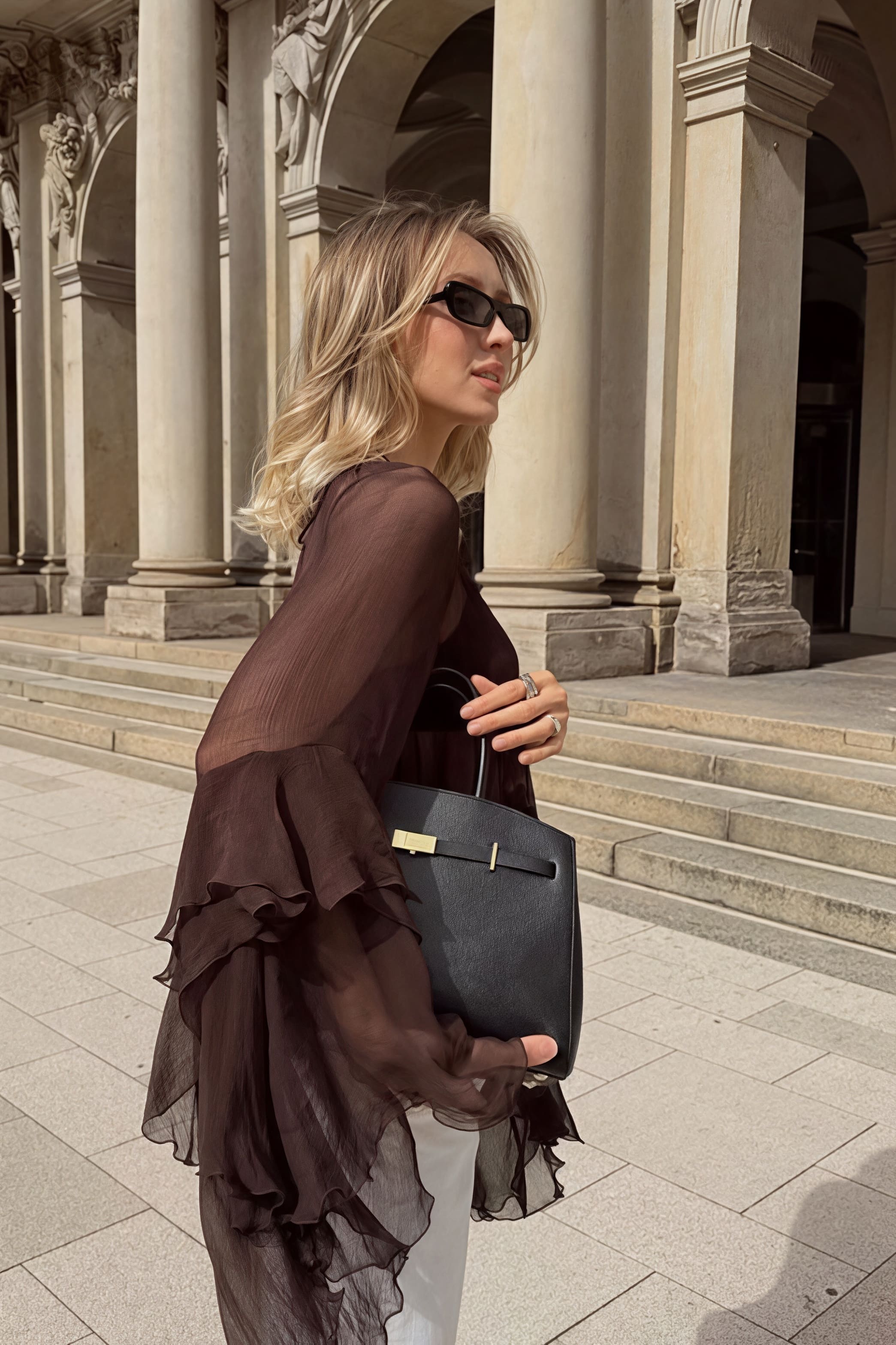 Blusa de Chiffon com Babados, Gola Redonda e Caimento Solto