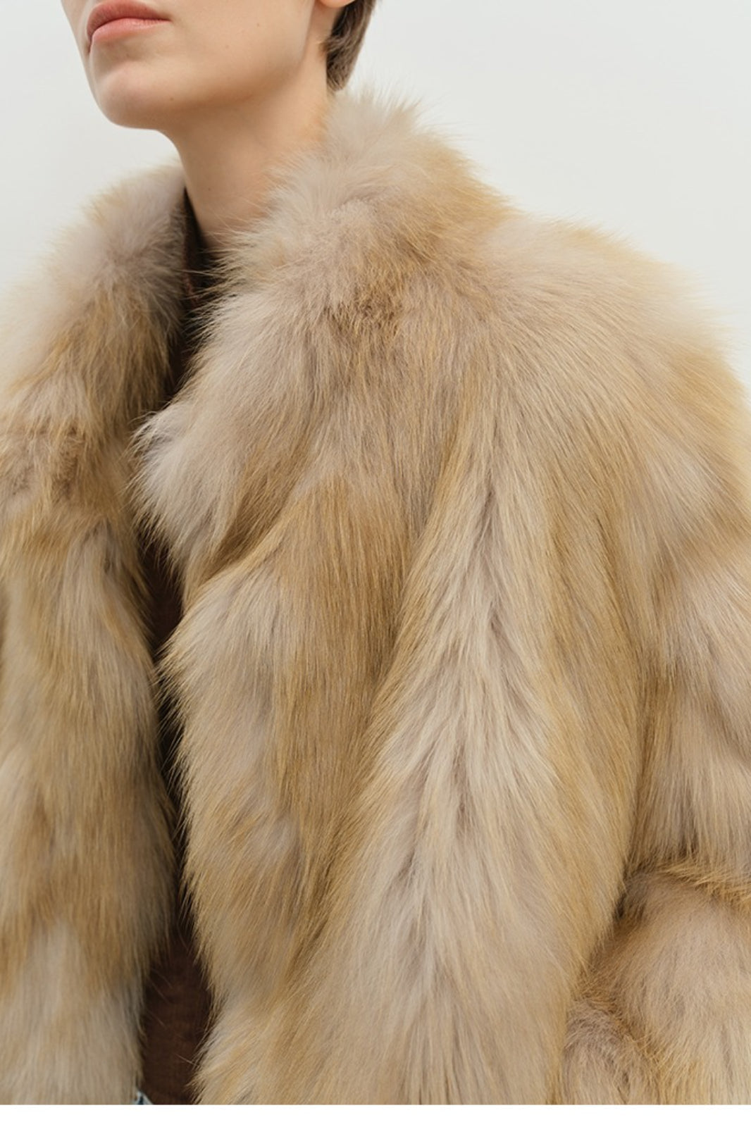 Minimalistischer Mantel mit mittlerer Länge, Kunstpelz und Stehkragen