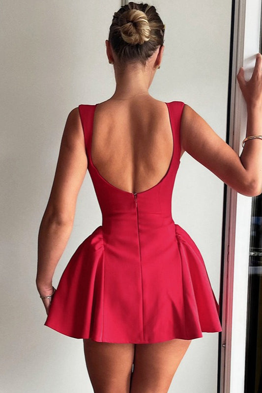 Einfarbiges ärmelloses sexy Mini-Kleid mit freiem Rücken