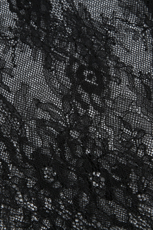 Asymetrické krajkové gotické šaty