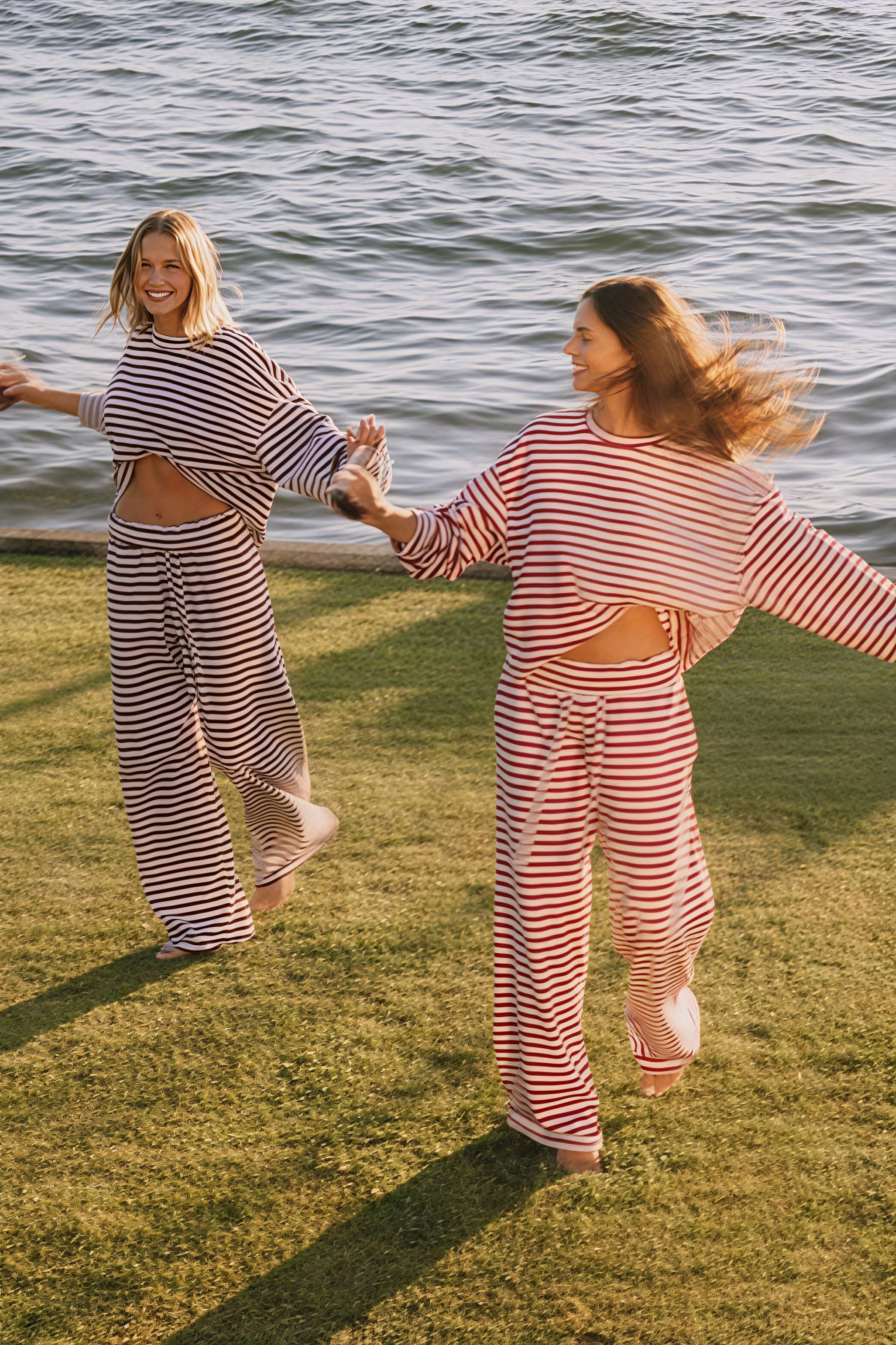 Completo a due pezzi con girocollo a righe e coulisse