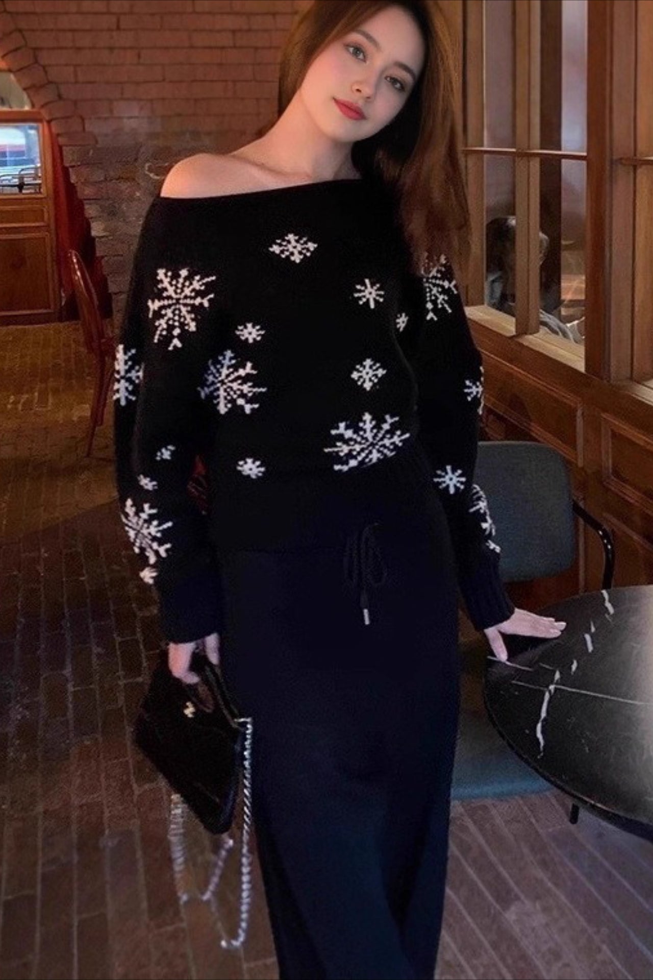 Snowflake One-Shoulder Knit Long Sleeve Tee