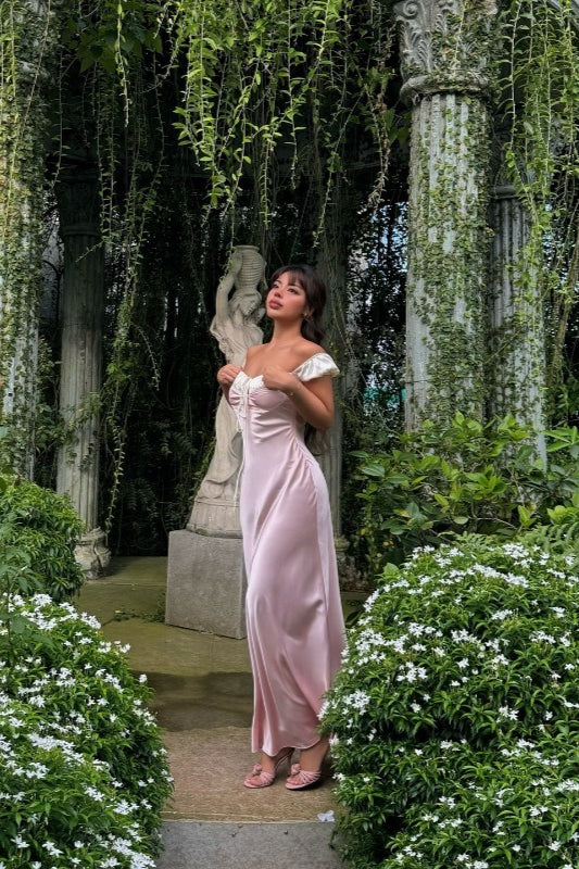 Satin trägerloses gebundenes schmales romantisches Maxikleid